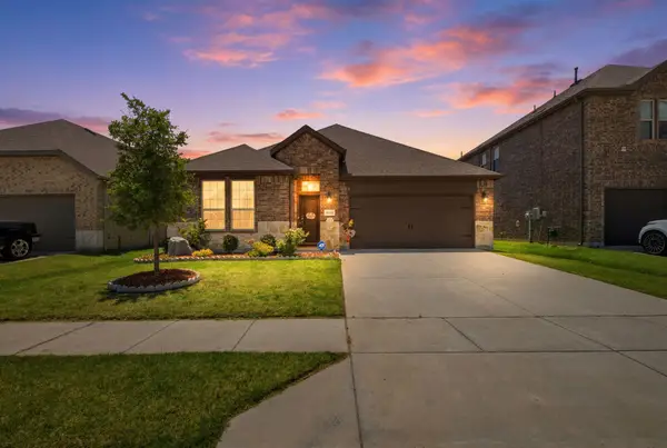 10936 Los Alamos Drive, Aubrey, TX 76227