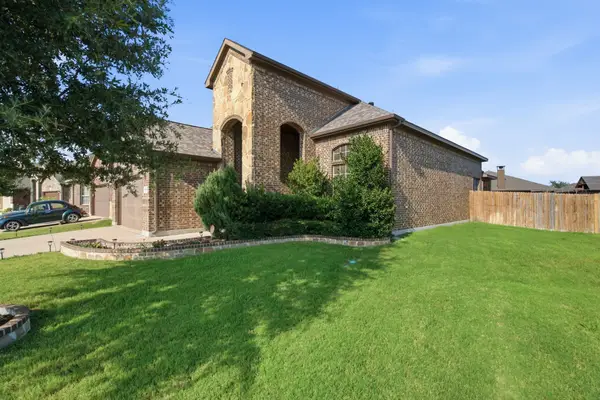 10816 Abbeyglen Court, Fort Worth, TX 76052