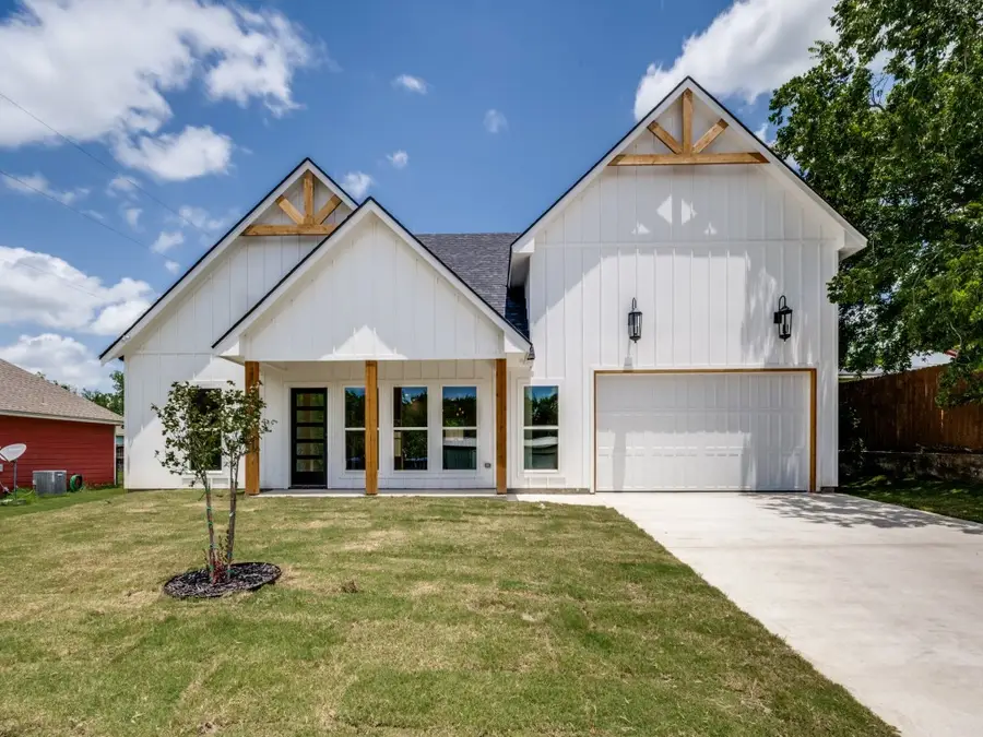 204 W Collins, Decatur, TX 76234 - #2