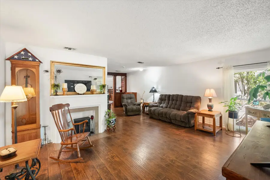 502 Bellevue Drive, Cleburne, TX 76033 - #2