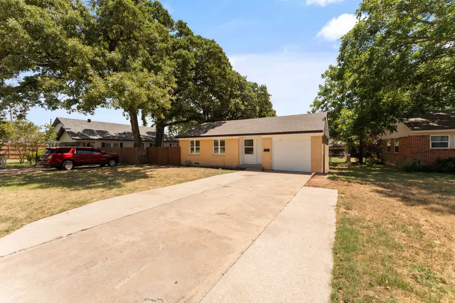 908 W Inwood Drive, Arlington, TX 76013 - #3