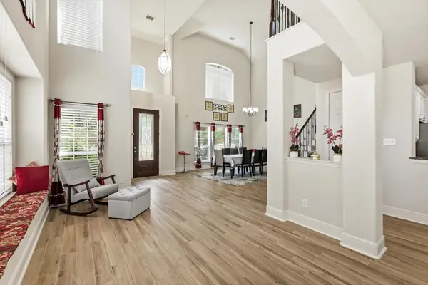 9050 Dillon Trail, Irving, TX 75063