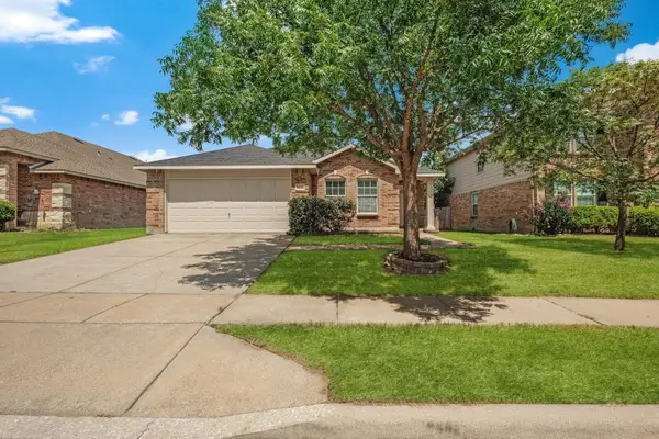12752 Pricklybranch Drive, Fort Worth, TX 76244