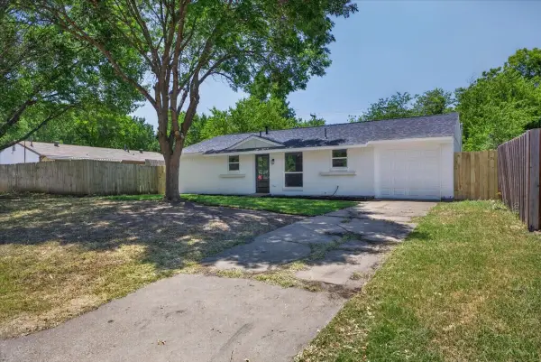 205 Summercrest Boulevard, Burleson, TX 76028
