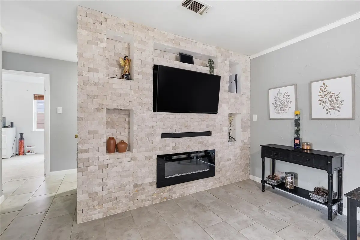 450 Price Drive, Lewisville, TX 75067 - #1