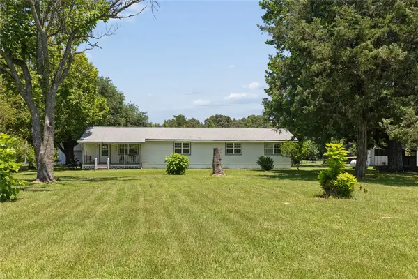180 County Road 4255, De Kalb, TX 75559