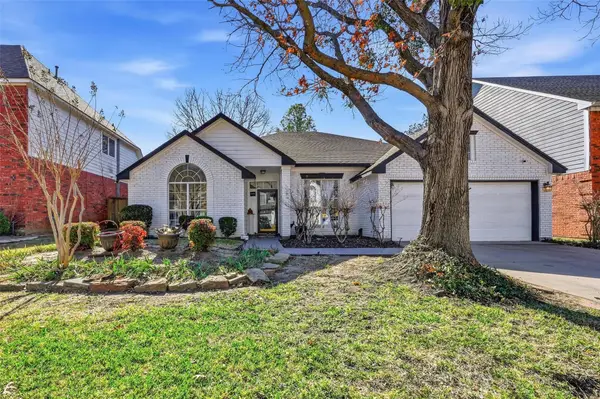 2202 S Branch Drive, Arlington, TX 76001