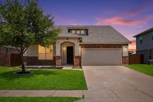 3905 Polar Brook Drive, Fort Worth, TX 76244