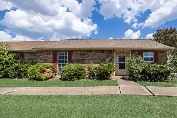 1 E Mountain Lane #33, Grand Prairie, TX 75052