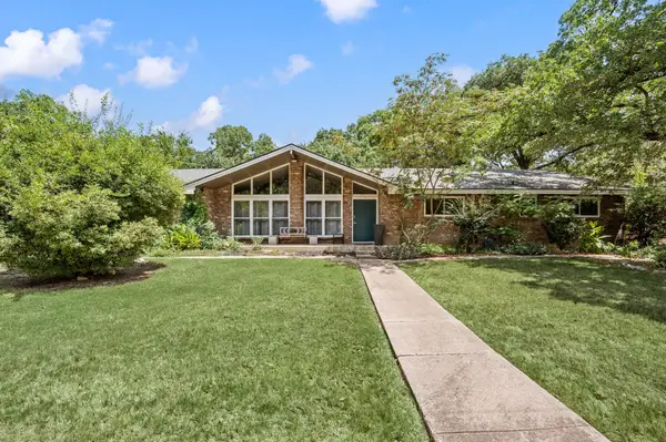 4104 Linkwood Drive, Euless, TX 76040