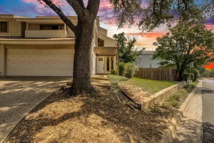 29 Oakbrook Drive, Lewisville, TX 75057 - #2