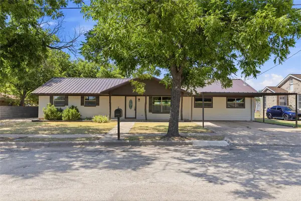 809 W Liveoak Street, Coleman, TX 76834