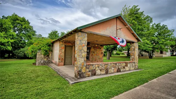 408 S Broad Street, St Jo, TX 76265