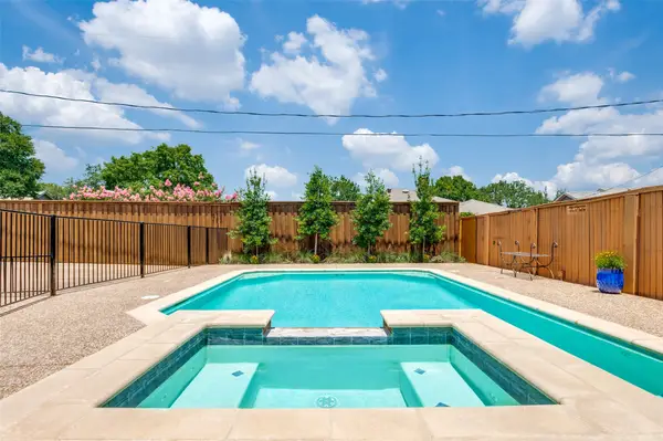 1005 De Pauw Drive, Arlington, TX 76012
