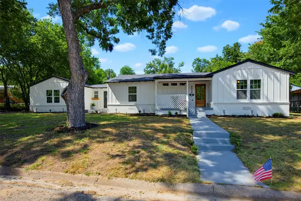 6909 Park Place Drive, Richland Hills, TX 76118