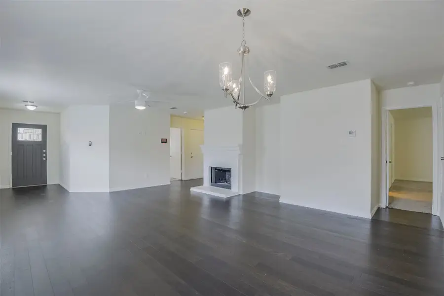 909 Anvil Creek Drive, Arlington, TX 76001 - #2