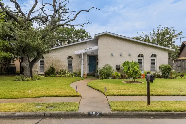 705 Bluebonnet Drive, Grand Prairie, TX 75052