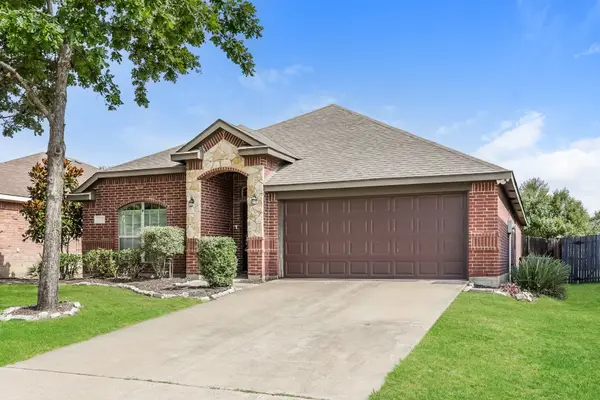 207 Rawhide Street, Waxahachie, TX 75165