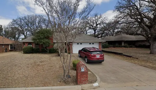 2123 Turf Club Drive, Arlington, TX 76017