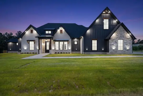 17402 Woodcrest Circle, Lindale, TX 75771