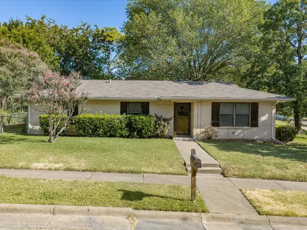 1313 Crestridge Street, Ennis, TX 75119