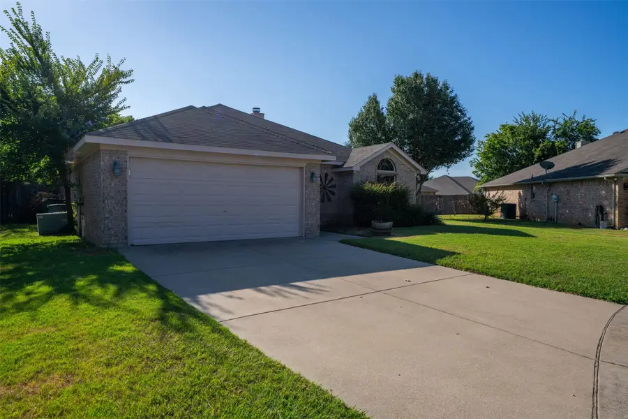 737 E Sheila Circle, Joshua, TX 76058 - #3