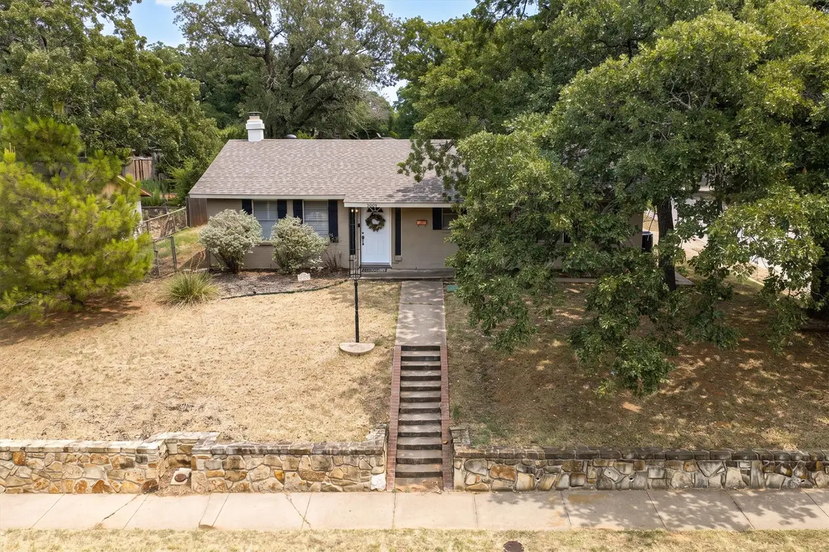 1006 N Lucas Drive, Grapevine, TX 76051 - #1