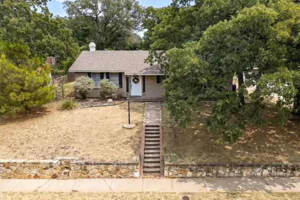 1006 N Lucas Drive, Grapevine, TX 76051