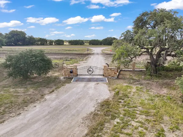 1042 Highway 174, Meridian, TX 76665