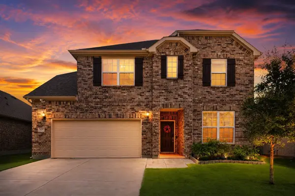 825 Crest Breeze Drive, Fort Worth, TX 76052