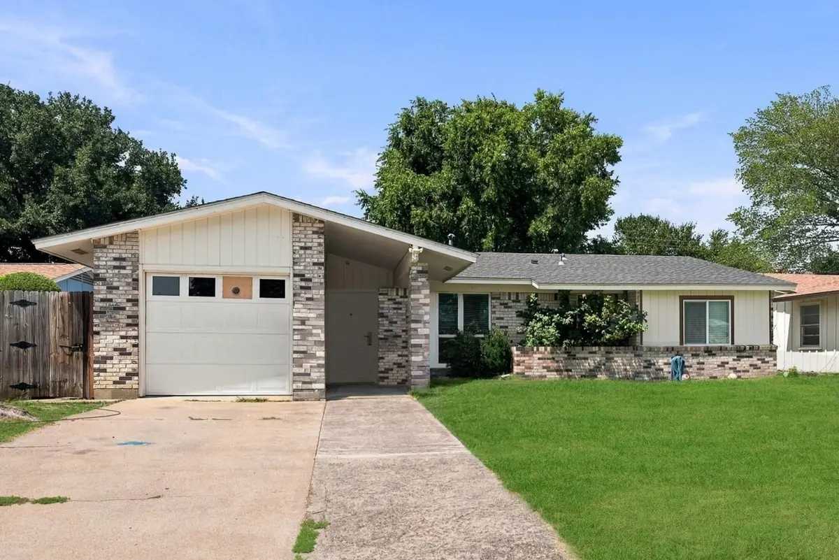 2621 Burning Tree Lane, Irving, TX 75062 - #1