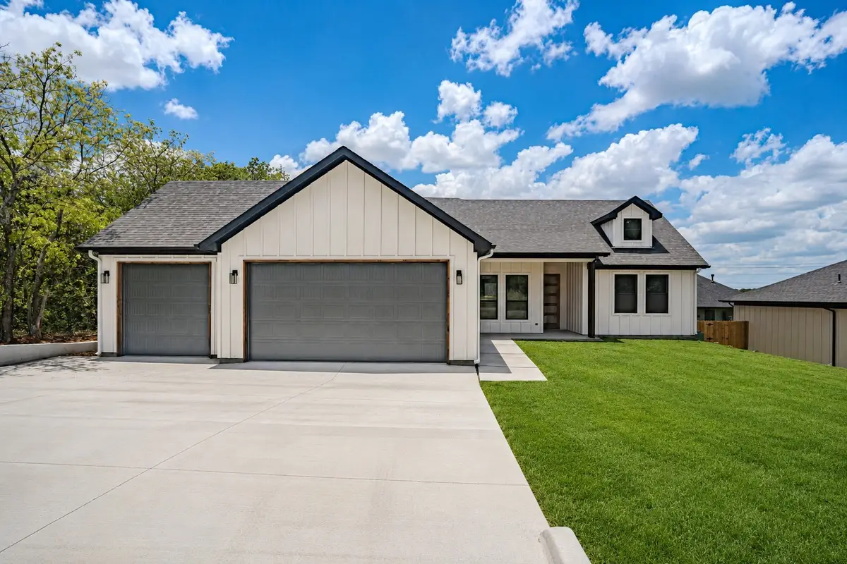 5712 Stonegate Circle, Granbury, TX 76048 - #1