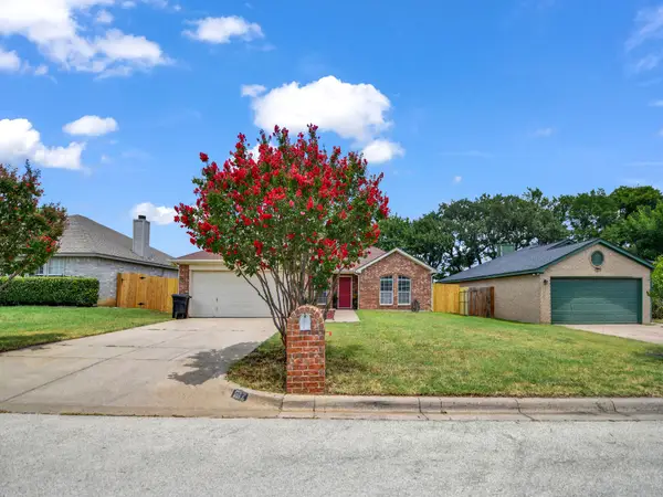 617 Oak View Court, Azle, TX 76020