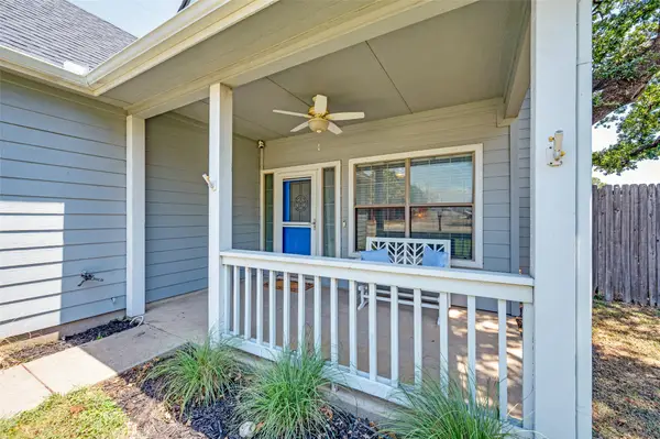 100 S Lakeview Drive, Lake Dallas, TX 75065