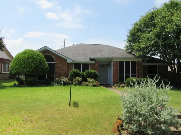 812 Red Oak Drive, Lewisville, TX 75067