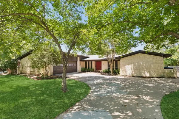 1928 Loma Linda Court, Fort Worth, TX 76112