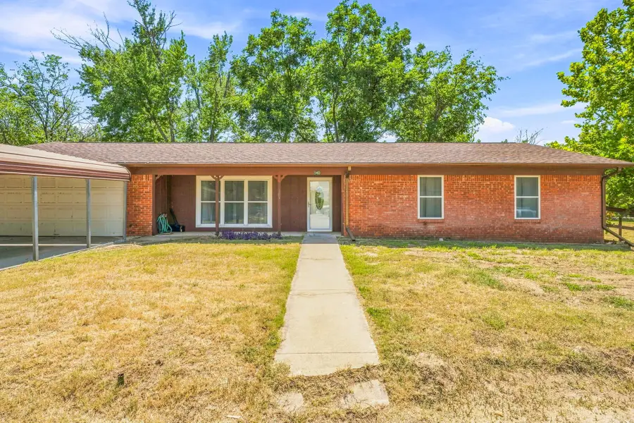 140 E Plum Avenue, De Leon, TX 76444 - #2