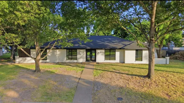 729 Surrey Circle, Grand Prairie, TX 75050
