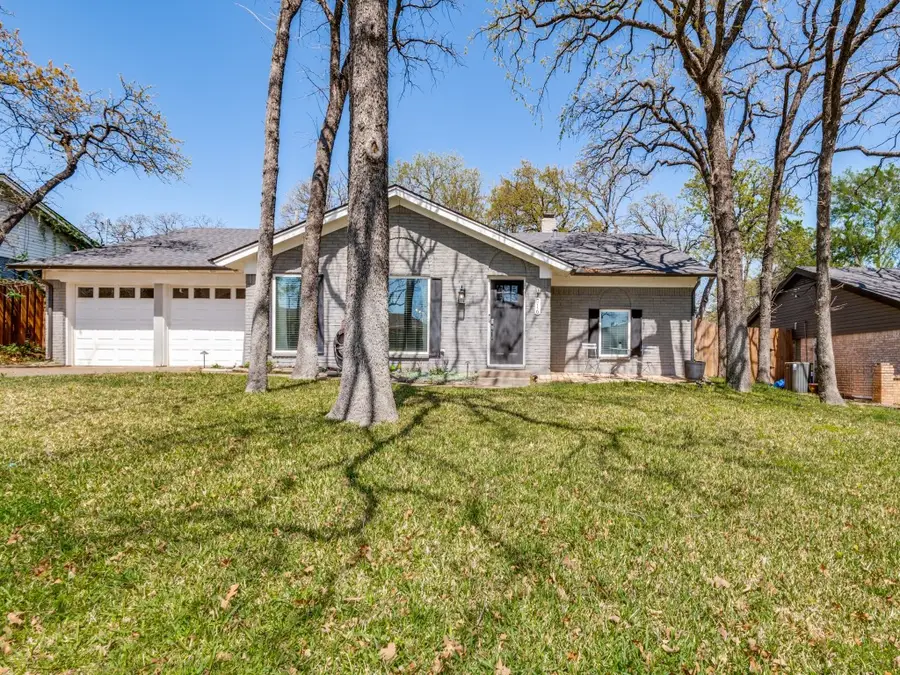 716 Thousand Oaks Drive, Hurst, TX 76054 - #2