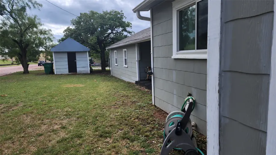 903 W Plummer Street, Eastland, TX 76448 - #2
