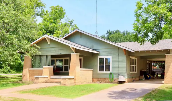 203 E Bennett Street, Strawn, TX 76475