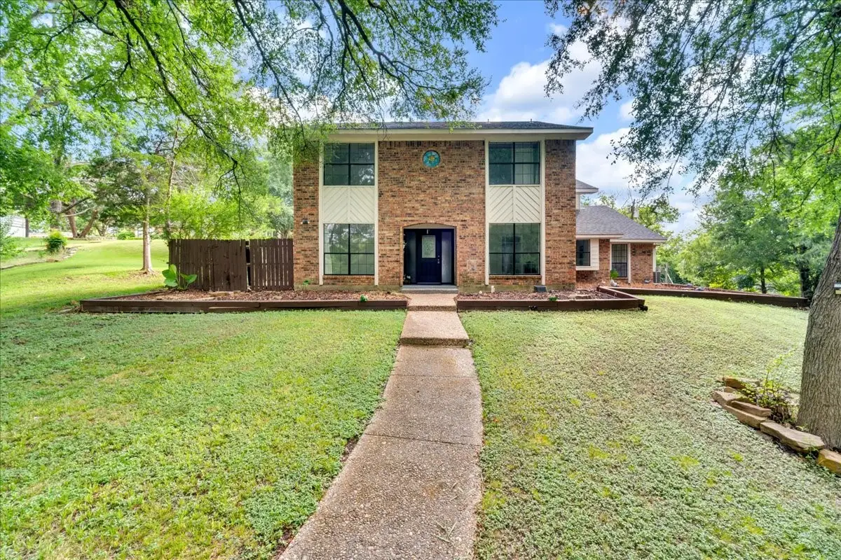 392 Creekwood Drive, Lancaster, TX 75146 - #1