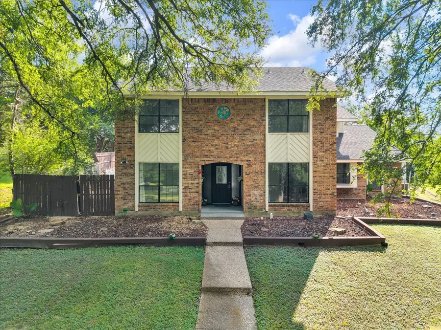 392 Creekwood Drive, Lancaster, TX 75146 - #2