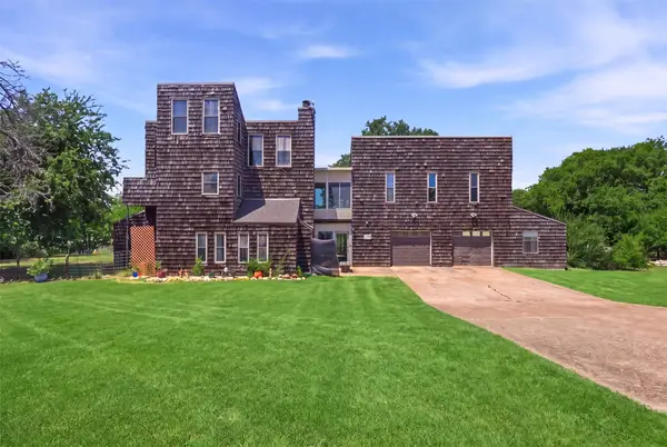 6039 Bear Creek Drive E, Fort Worth, TX 76126
