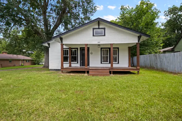 207 W 3rd Street, Omaha, TX 75571