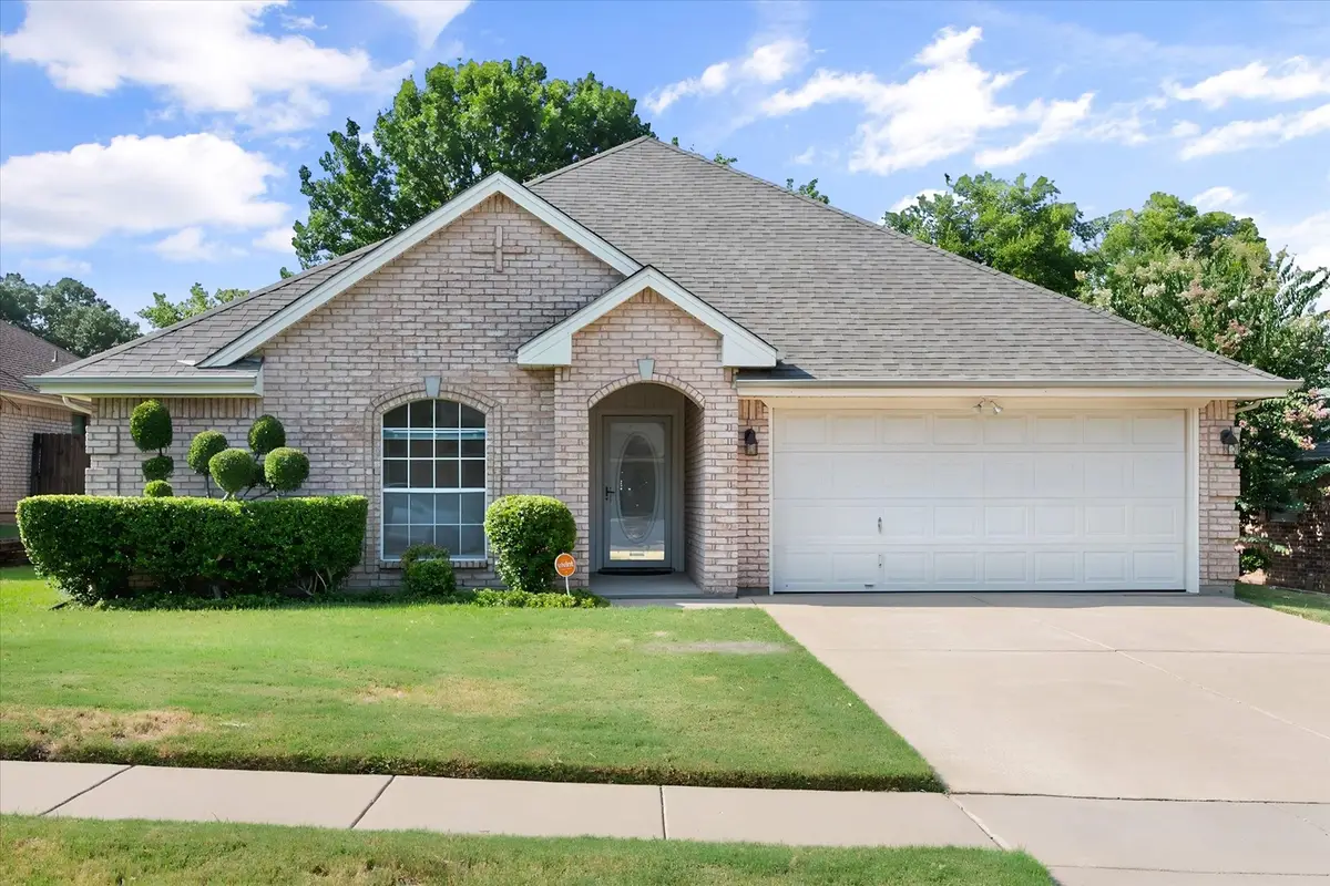 817 Willow Court, Saginaw, TX 76179 - #1