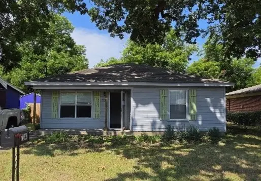 704 S Wilhite Street, Cleburne, TX 76031