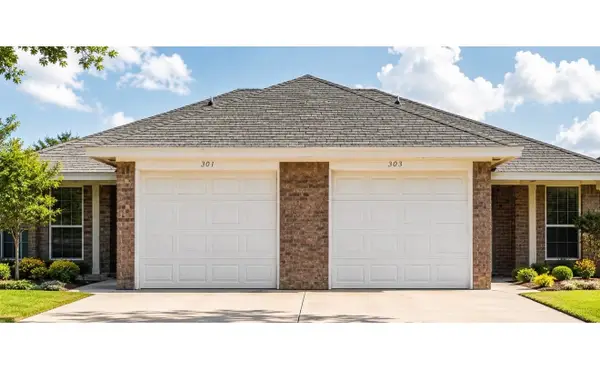 301 Schumacher Drive #303, Burleson, TX 76028