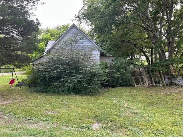 705 N Gardner Street, Whitewright, TX 75491 - #2