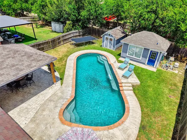403 Creek Point Lane, Arlington, TX 76002